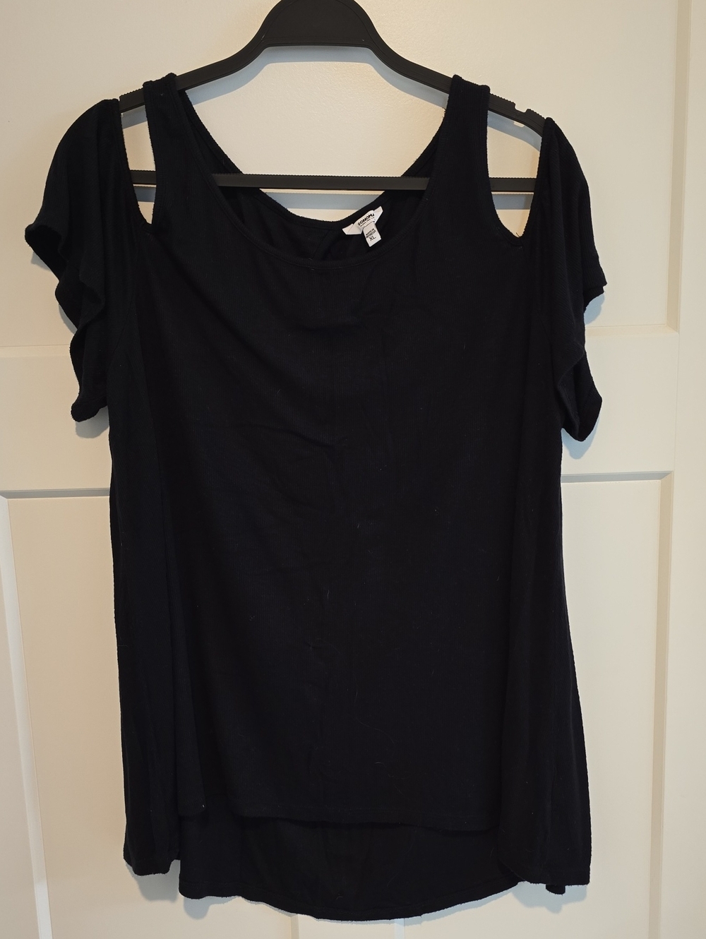 Sonoma Black Cold-Shoulder Short Sleeve Top